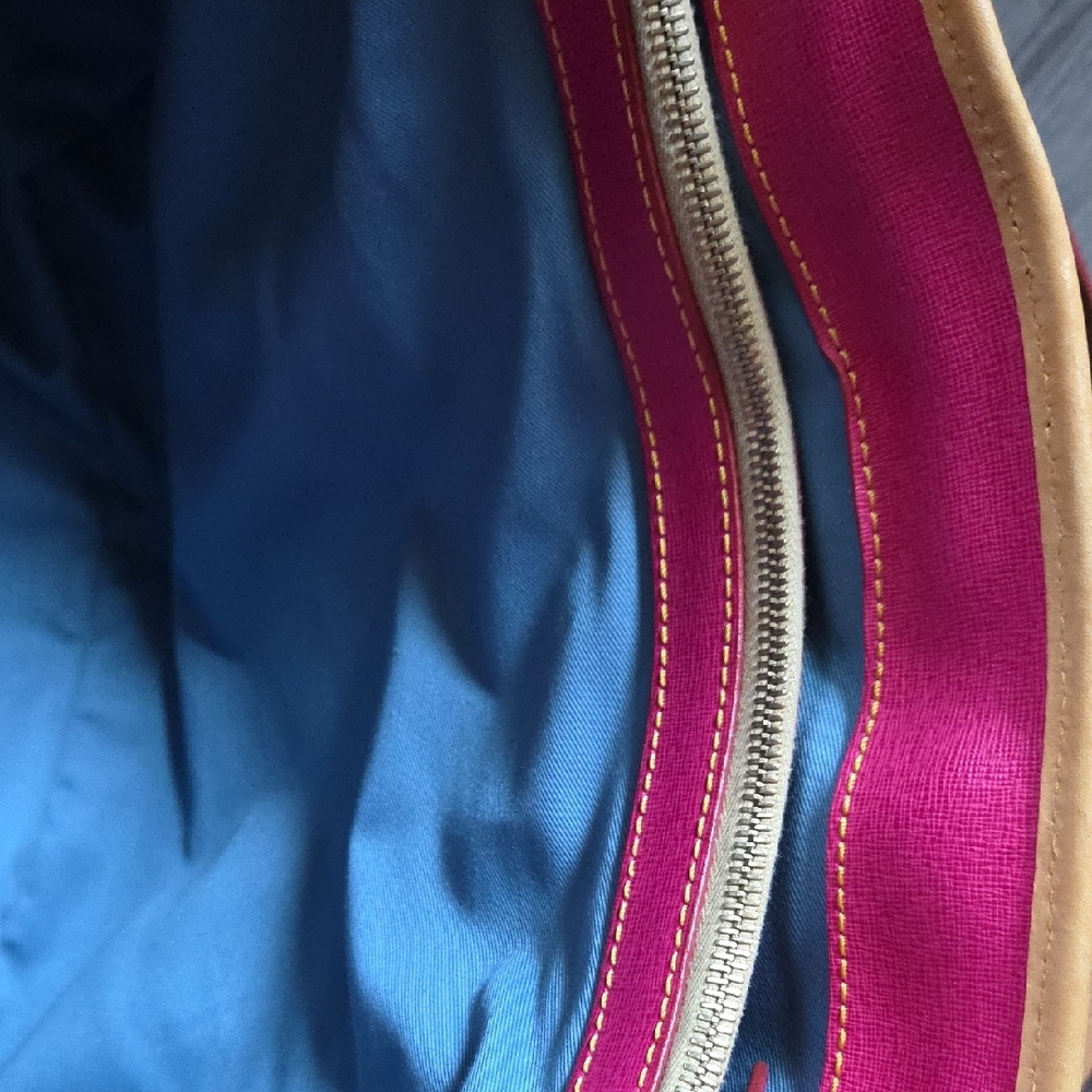 Dooney & Bourke Black and Tan Tote Bag - Picture 10 of 13